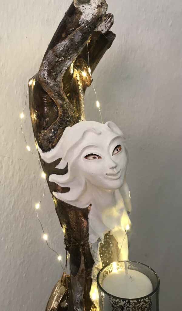 Socha anjel na dreve