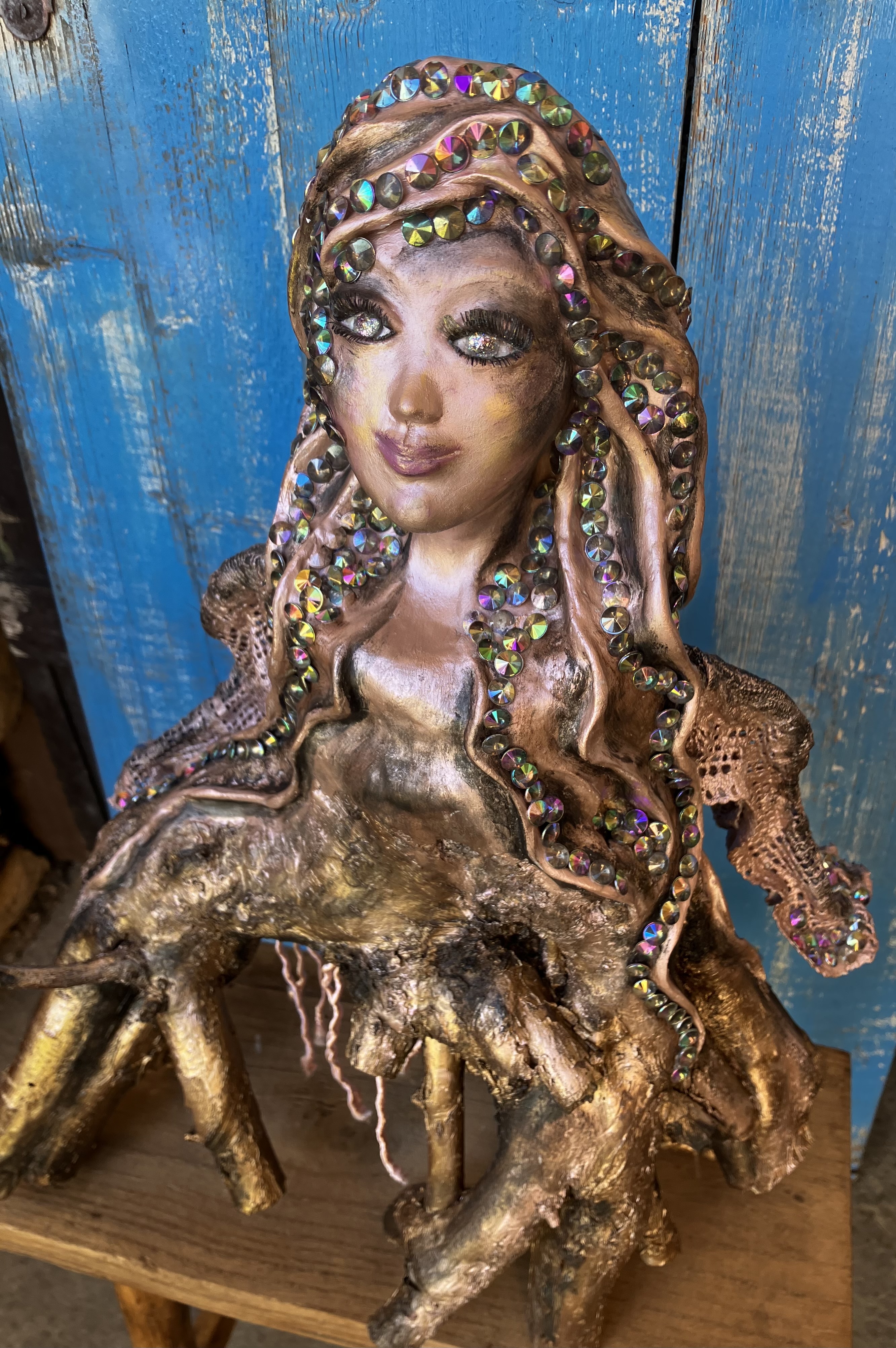 Socha koreňový anjel