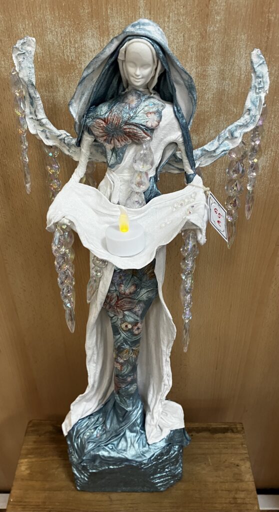 Socha anjel s krištáľovými krídlami