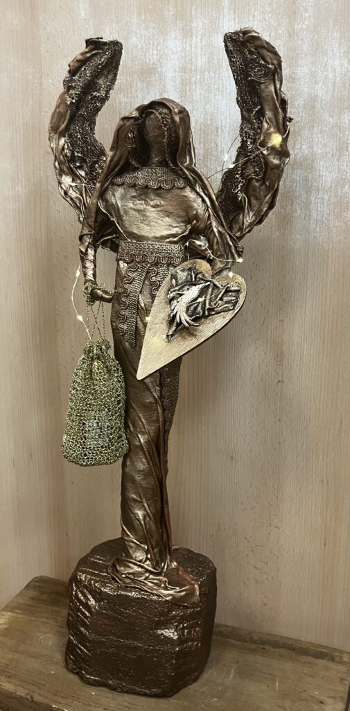 Socha elegantný anjel bez tváre