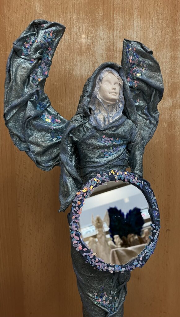 Socha anjel so zrkadlom – modrá