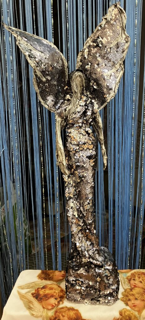 Socha trblietavý anjel bez tváre