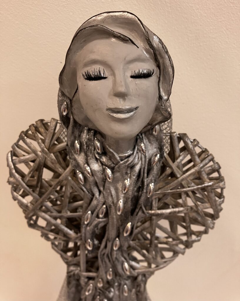 Socha anjel so srdcovým telom – strieborná