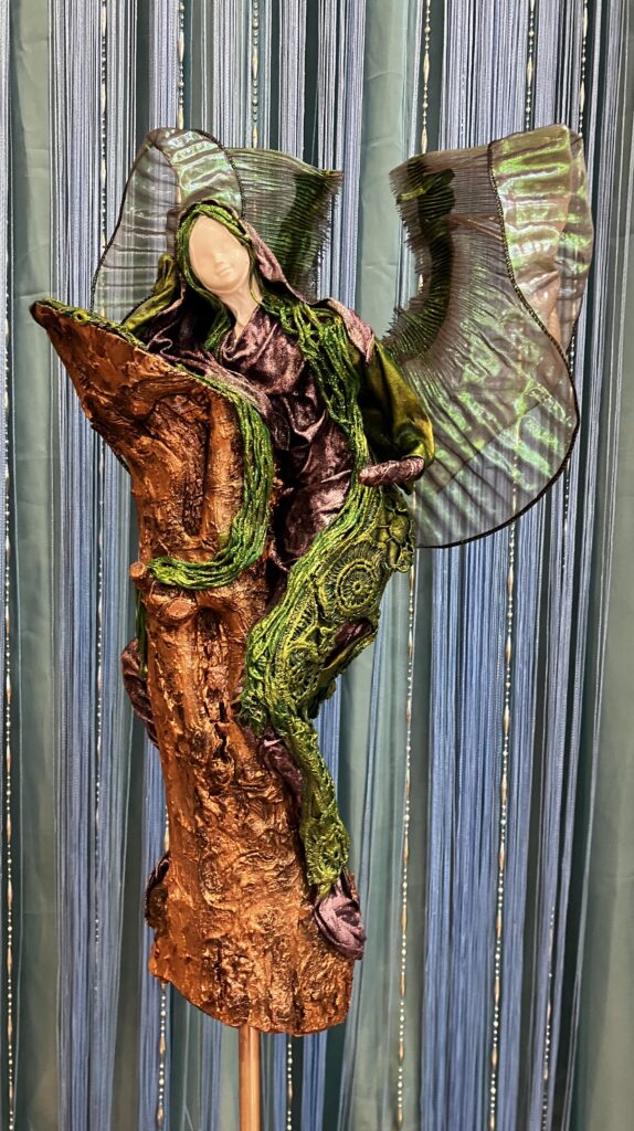 Socha anjel so stromom – zelená