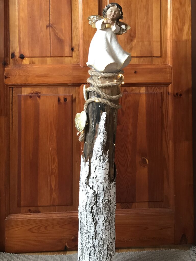 Iné – anjel na dreve