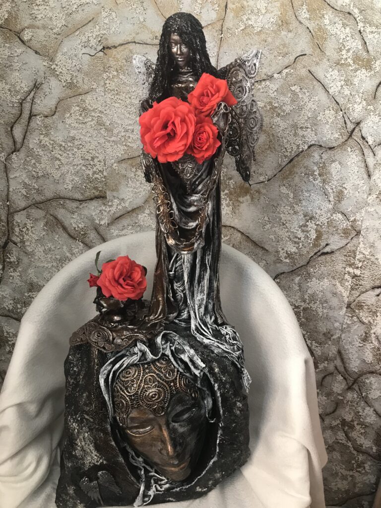 Socha anjel a hlava – čierna