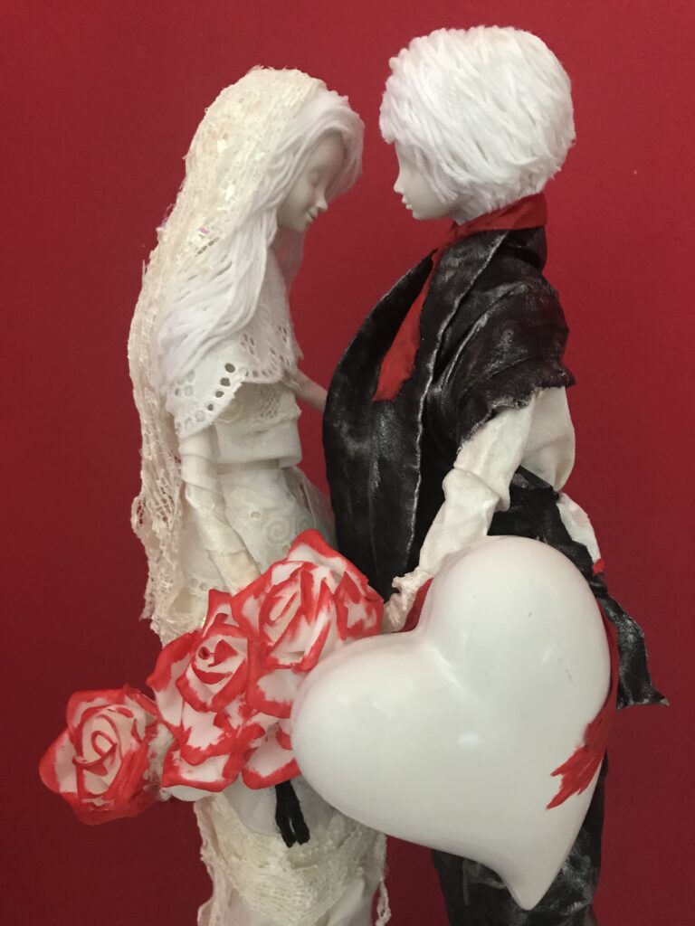 Socha snúbenci so srdcom