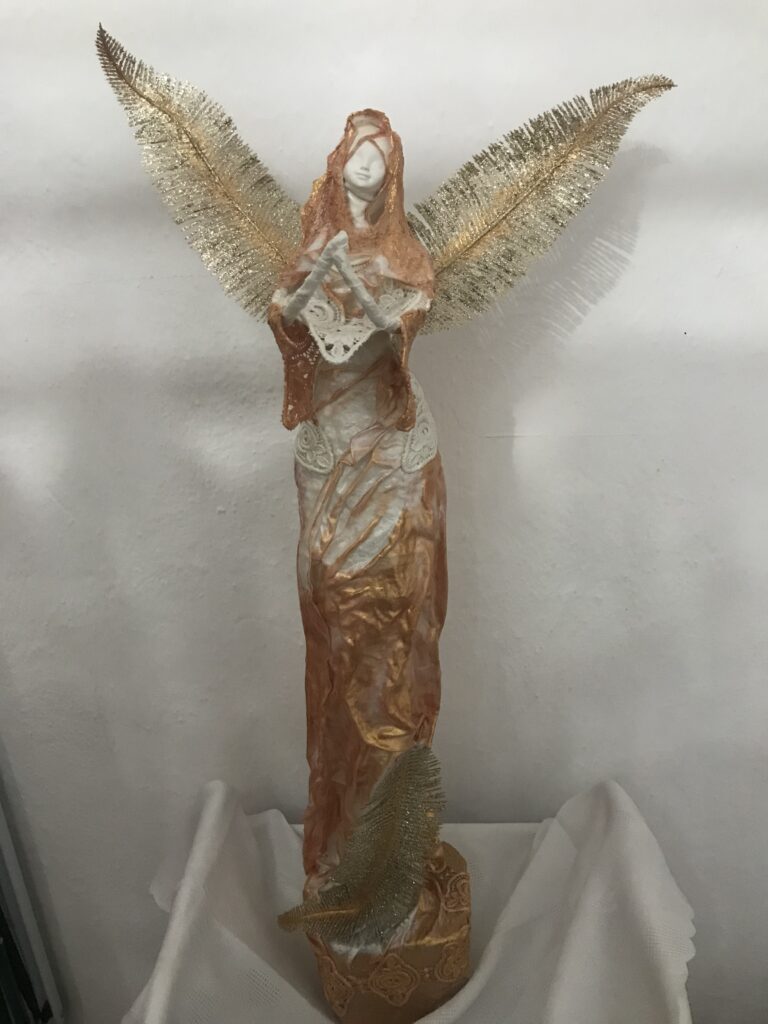 Socha anjel s trblietavými krídlami – medená