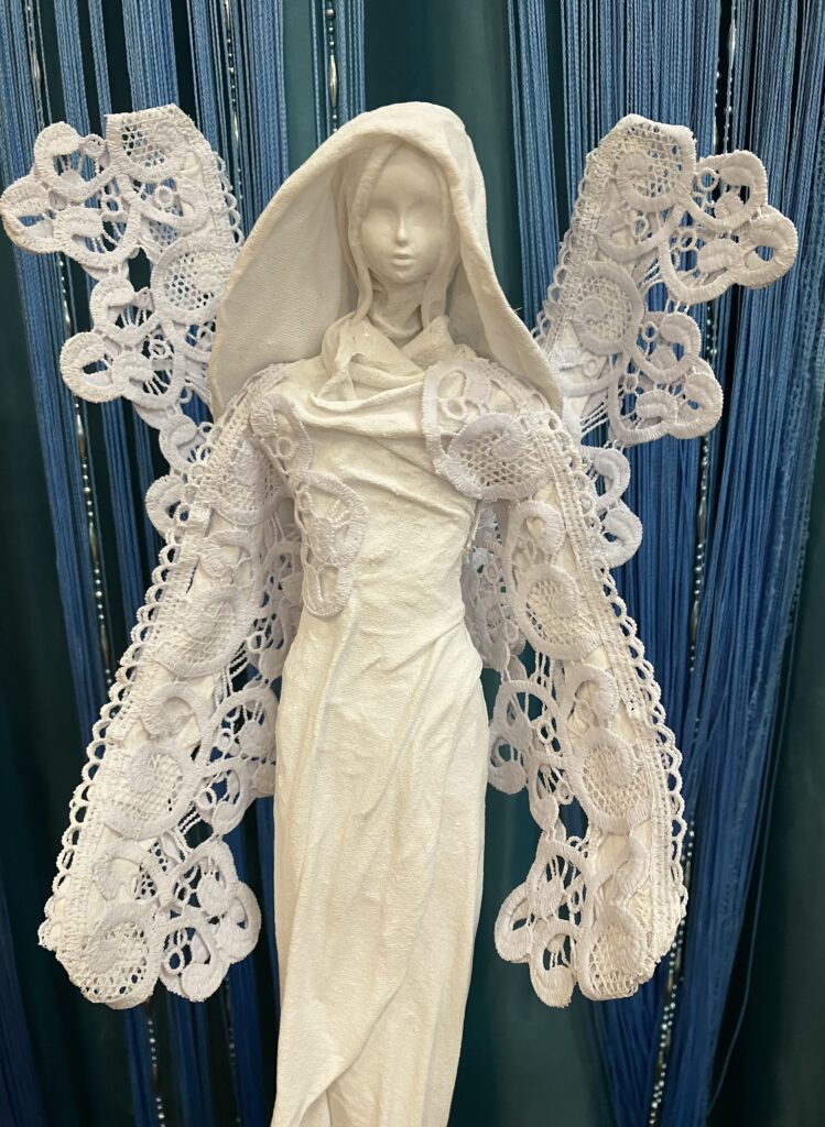 Krajkový anjel biely