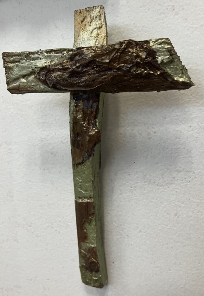 Kríž  svetlozelená perleť s kôrou