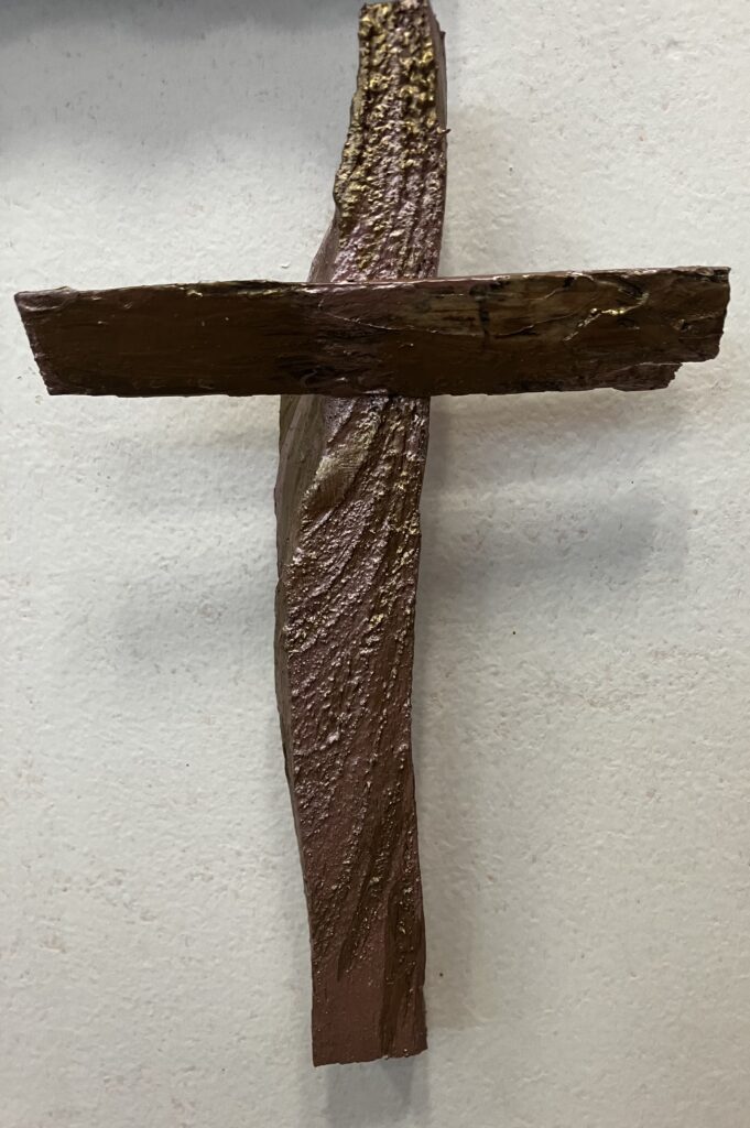 Kríž atypický  so staroružovými letokruhmi