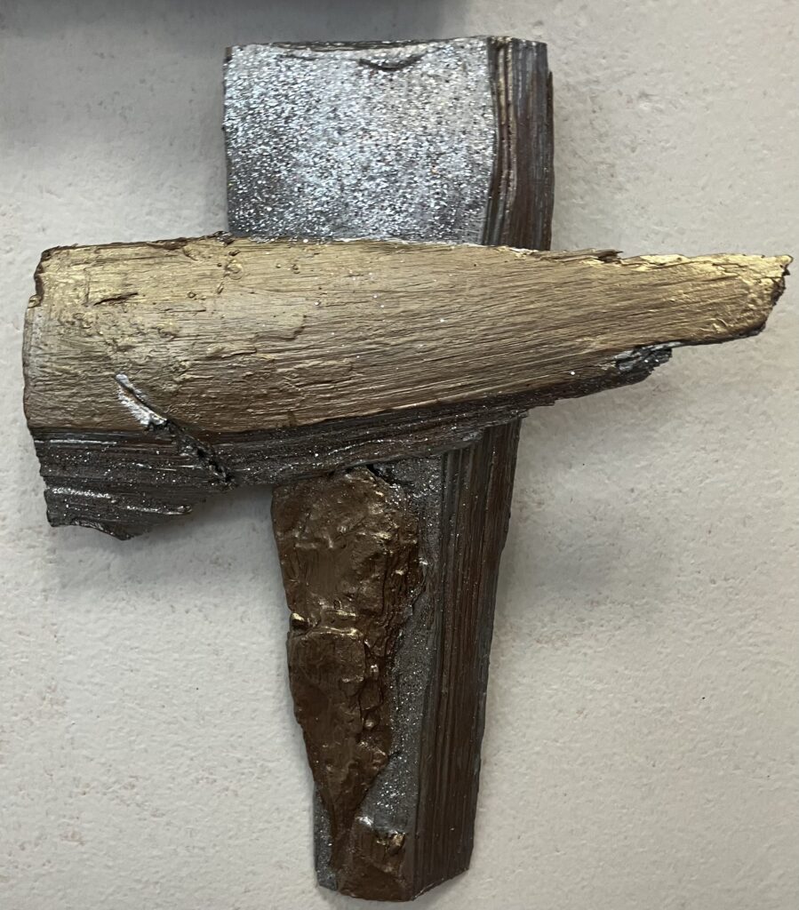 Kríž Atypický strieborný s kôrou