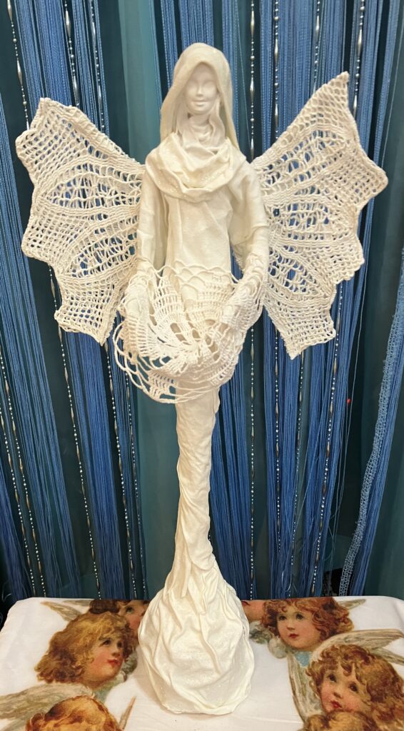 Anjel bielych háčkovaných krídel👼🏼