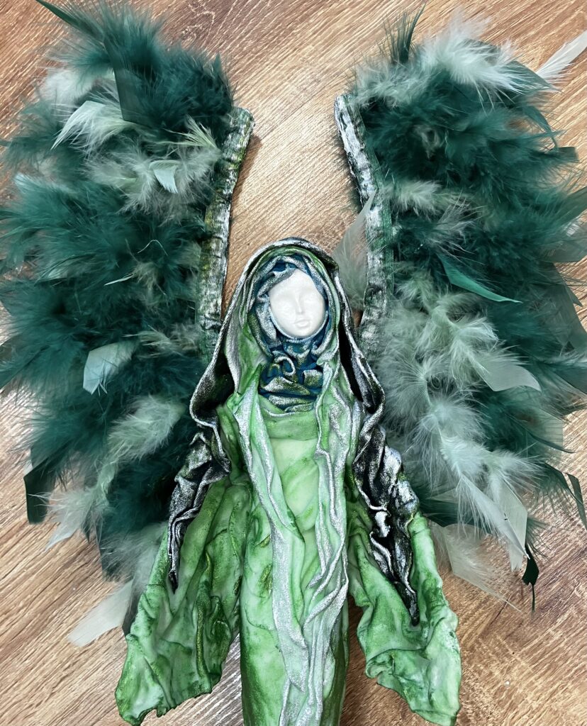 Zelený s dvojfarebnými pierkovými krídlami👼🏼