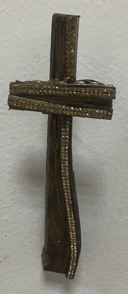 Kríž s kamienkovými pásmi